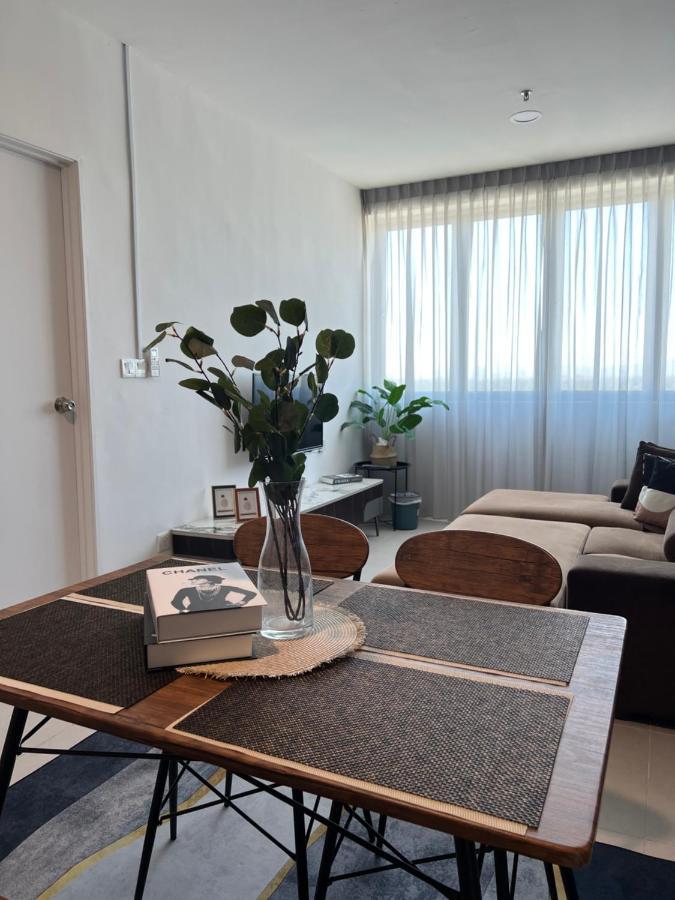 Rayyan Condominium @ Metrocity Square Кучинг Экстерьер фото